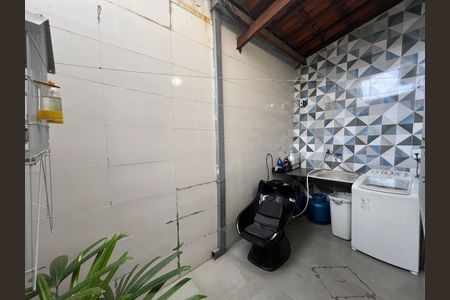 Área Privativa de casa à venda com 2 quartos, 90m² em Serrano, Belo Horizonte