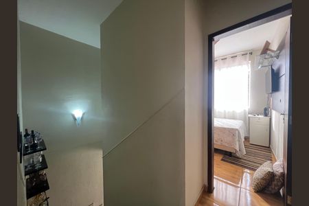 Casa à venda com 90m², 2 quartos e 1 vaga Casa à venda com 90m², 2 quartos e 1 vagaEscada