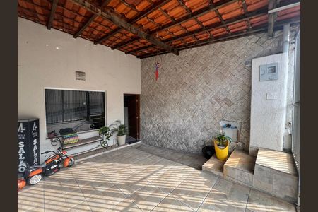 Garagem de casa à venda com 2 quartos, 90m² em Serrano, Belo Horizonte