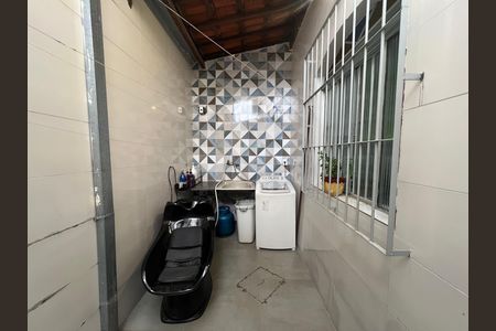 Quintal de casa à venda com 2 quartos, 90m² em Serrano, Belo Horizonte