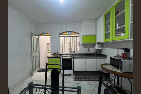 Cozinha de casa à venda com 2 quartos, 90m² em Serrano, Belo Horizonte