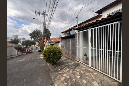 Casa à venda com 90m², 2 quartos e 1 vaga Casa à venda com 90m², 2 quartos e 1 vagaFachada