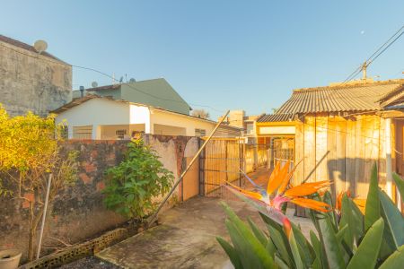 Quintal de casa à venda com 4 quartos, 220m² em Niterói, Canoas