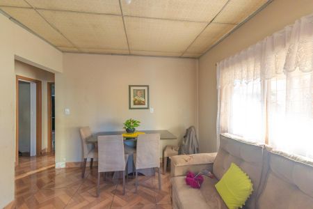 Casa à venda com 4 quartos, 220m² em Niterói, Canoas