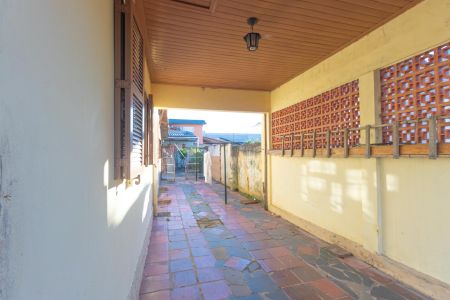 Garagem de casa à venda com 4 quartos, 220m² em Niterói, Canoas