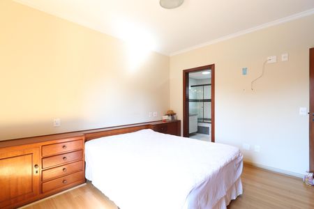 Apartamento para alugar com 145m², 3 quartos e 2 vagasSuíte
