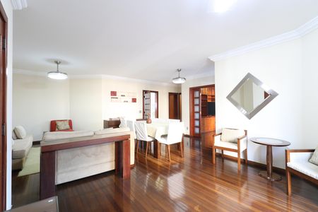 Apartamento para alugar com 145m², 3 quartos e 2 vagasSala