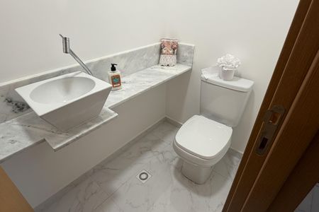 Lavabo de apartamento para alugar com 2 quartos, 87m² em Gonzaga, Santos