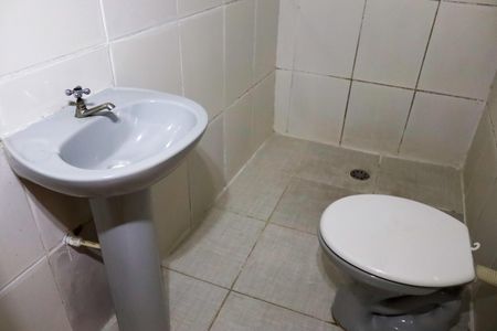 Casa para alugar com 50m², 1 quarto e sem vaga Casa para alugar com 50m², 1 quarto e sem vagaBanheiro