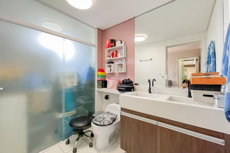 Banheiro da Suíte de casa de condomínio para alugar com 2 quartos, 65m² em São Pedro, Osasco