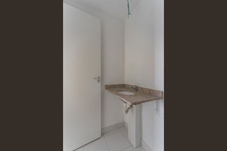 Banheiro de apartamento à venda com 2 quartos, 51m² em Humaitá, Porto Alegre