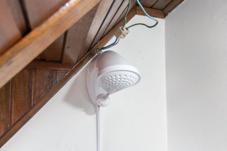 Banheiro de casa de condomínio à venda com 1 quarto, 25m² em Glória, Porto Alegre