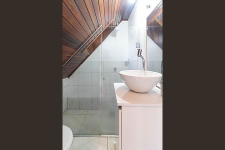 Banheiro de casa de condomínio à venda com 1 quarto, 25m² em Glória, Porto Alegre