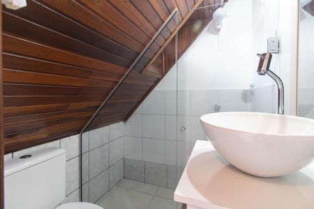 Banheiro de casa de condomínio à venda com 1 quarto, 25m² em Glória, Porto Alegre