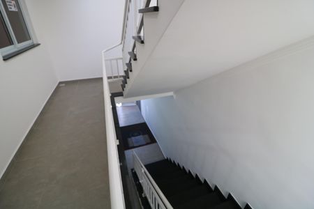 Escada de apartamento para alugar com 2 quartos, 43m² em Chácara Mafalda, São Paulo