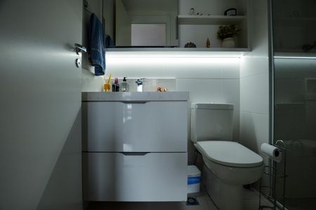 BANHEIRO de apartamento à venda com 2 quartos, 75m² em Caxingui, São Paulo