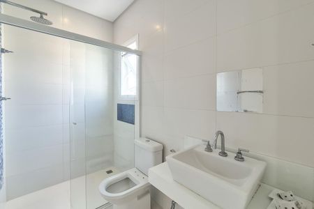 Casa para alugar com 360m², 3 quartos e 6 vagas Casa para alugar com 360m², 3 quartos e 6 vagasBanheiro da Suíte 2