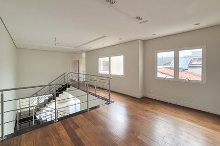 Casa para alugar com 360m², 3 quartos e 6 vagas Casa para alugar com 360m², 3 quartos e 6 vagasCorredor