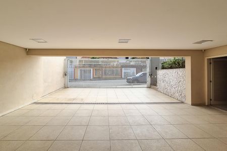 Casa para alugar com 360m², 3 quartos e 6 vagas Casa para alugar com 360m², 3 quartos e 6 vagasgaragem