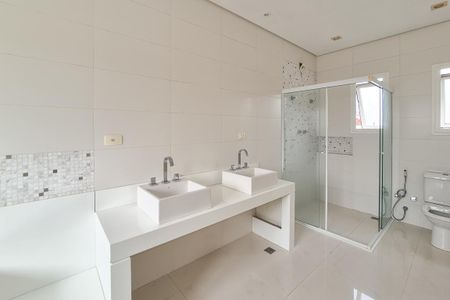 Casa para alugar com 360m², 3 quartos e 6 vagas Casa para alugar com 360m², 3 quartos e 6 vagasBanheiro da Suíte 3