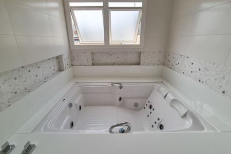 Casa para alugar com 360m², 3 quartos e 6 vagas Casa para alugar com 360m², 3 quartos e 6 vagasBanheiro da Suíte 3