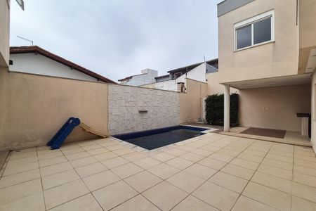 Casa para alugar com 360m², 3 quartos e 6 vagas Casa para alugar com 360m², 3 quartos e 6 vagasQuintal