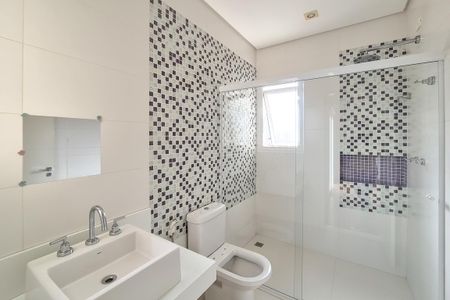 Casa para alugar com 360m², 3 quartos e 6 vagas Casa para alugar com 360m², 3 quartos e 6 vagasBanheiro da Suíte 1