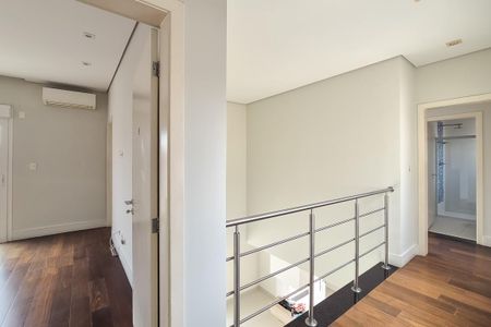 Casa para alugar com 360m², 3 quartos e 6 vagas Casa para alugar com 360m², 3 quartos e 6 vagasCorredor