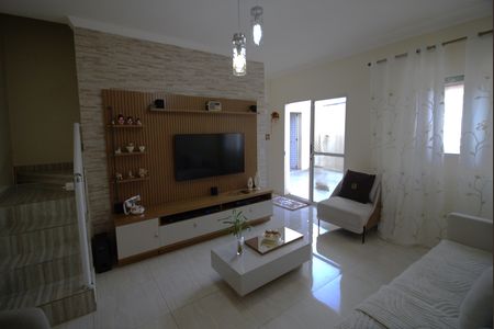Sala de casa à venda com 2 quartos, 255m² em Santo Antônio, Osasco