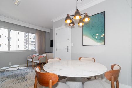 Apartamento à venda com 81m², 2 quartos e 1 vaga Apartamento à venda com 81m², 2 quartos e 1 vagaSala de Jantar