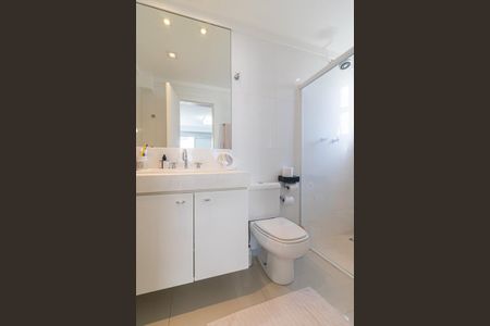 Apartamento à venda com 81m², 2 quartos e 1 vaga Apartamento à venda com 81m², 2 quartos e 1 vagaBanheiro da Suíte