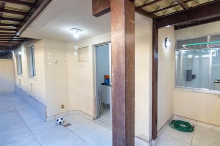 Apartamento à venda com 75m², 2 quartos e 1 vagaÁrea externa