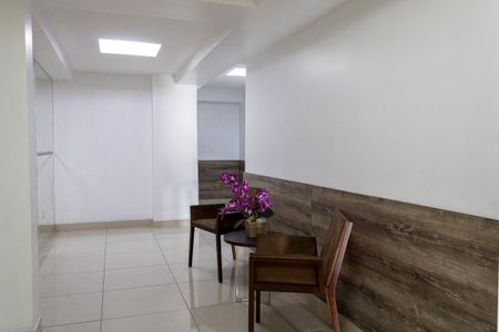 Apartamento à venda com 75m², 2 quartos e 1 vagaHall social