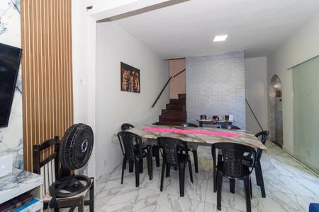 Casa para alugar com 100m², 2 quartos e 1 vaga Casa para alugar com 100m², 2 quartos e 1 vagaSala