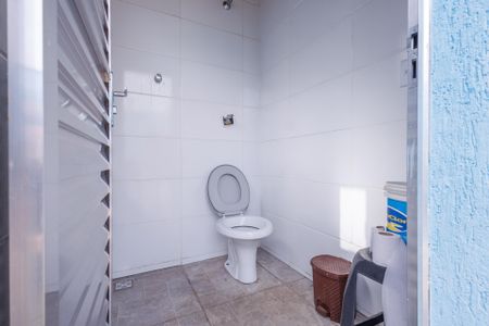 Casa para alugar com 380m², 3 quartos e 1 vaga Casa para alugar com 380m², 3 quartos e 1 vagaBanheiro externo
