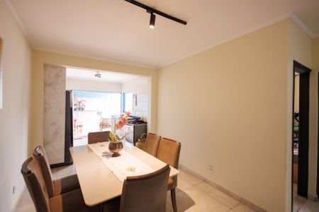 Casa para alugar com 380m², 3 quartos e 1 vaga Casa para alugar com 380m², 3 quartos e 1 vagaSala de Jantar