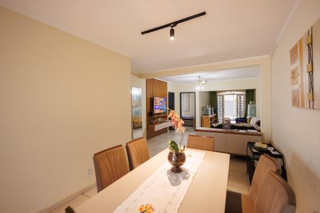 Casa para alugar com 380m², 3 quartos e 1 vaga Casa para alugar com 380m², 3 quartos e 1 vagaSala de Jantar