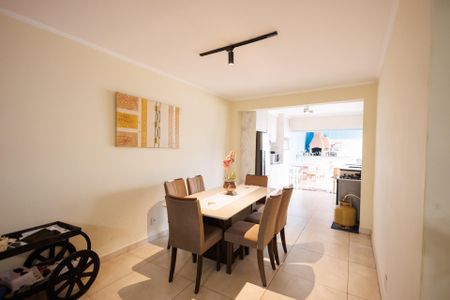 Casa para alugar com 380m², 3 quartos e 1 vaga Casa para alugar com 380m², 3 quartos e 1 vagaSala de Jantar