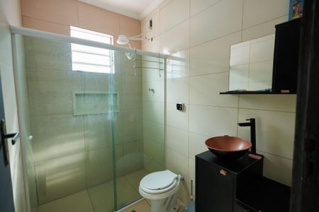Casa para alugar com 380m², 3 quartos e 1 vaga Casa para alugar com 380m², 3 quartos e 1 vagaBanheiro Corredor