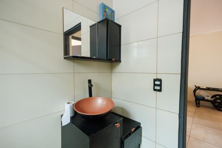 Casa para alugar com 380m², 3 quartos e 1 vaga Casa para alugar com 380m², 3 quartos e 1 vagaBanheiro Corredor