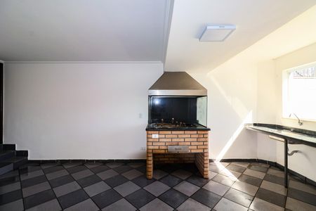 Casa à venda com 4 quartos, 269m² em Jardim Pirajussara, São Paulo