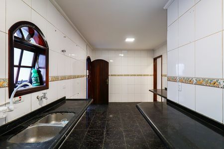 Casa à venda com 269m², 4 quartos e 3 vagas