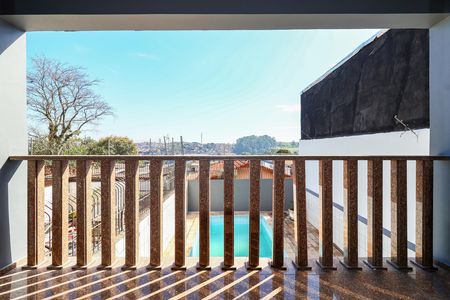 Casa à venda com 4 quartos, 269m² em Jardim Pirajussara, São Paulo