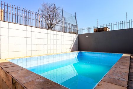 Casa à venda com 4 quartos, 269m² em Jardim Pirajussara, São Paulo