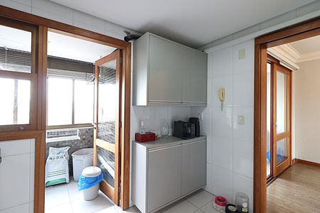 Apartamento à venda com 3 quartos, 118m² em Jardim Itu, Porto Alegre