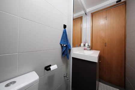Banheiro de apartamento à venda com 2 quartos, 48m² em Artur Alvim, São Paulo