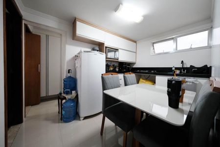Apartamento à venda com 48m², 2 quartos e 1 vagaCozinha e Área de Serviço