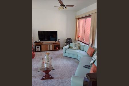 Casa à venda com 218m², 3 quartos e 1 vaga