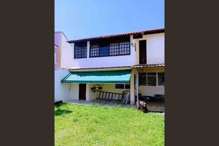 Casa à venda com 218m², 3 quartos e 1 vaga