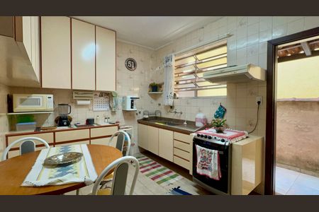 Casa para alugar com 192m², 3 quartos e 2 vagas Casa para alugar com 192m², 3 quartos e 2 vagasCozinha